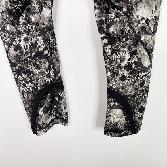 Lululemon Womens 8 Black White Run Inspire Crop II All Luxtreme Flowabunga - Picture 8 of 9